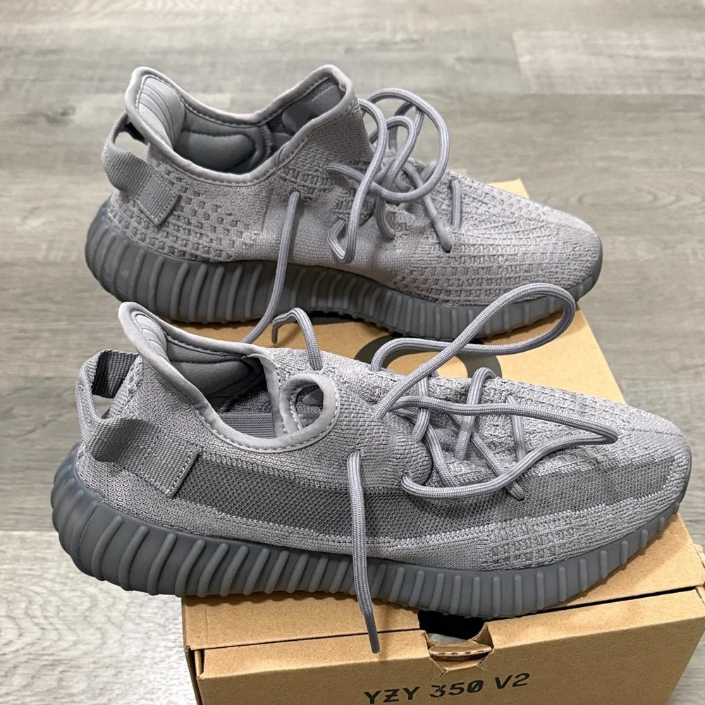 Yeezy boost 350 Gray Sneakers - Picture 5 of 9